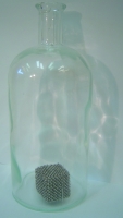 Gombostűkocka üvegben (türelemüveg / türelempalack / türelemmunka)