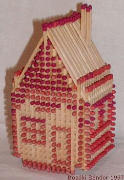 Streichholzhaus aus Streichhölzern von 12 cm Länge